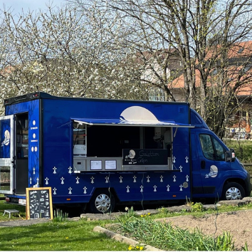 Foodtruck bleu La Bretonne, crêperie bretonne artisanale en Suisse romande