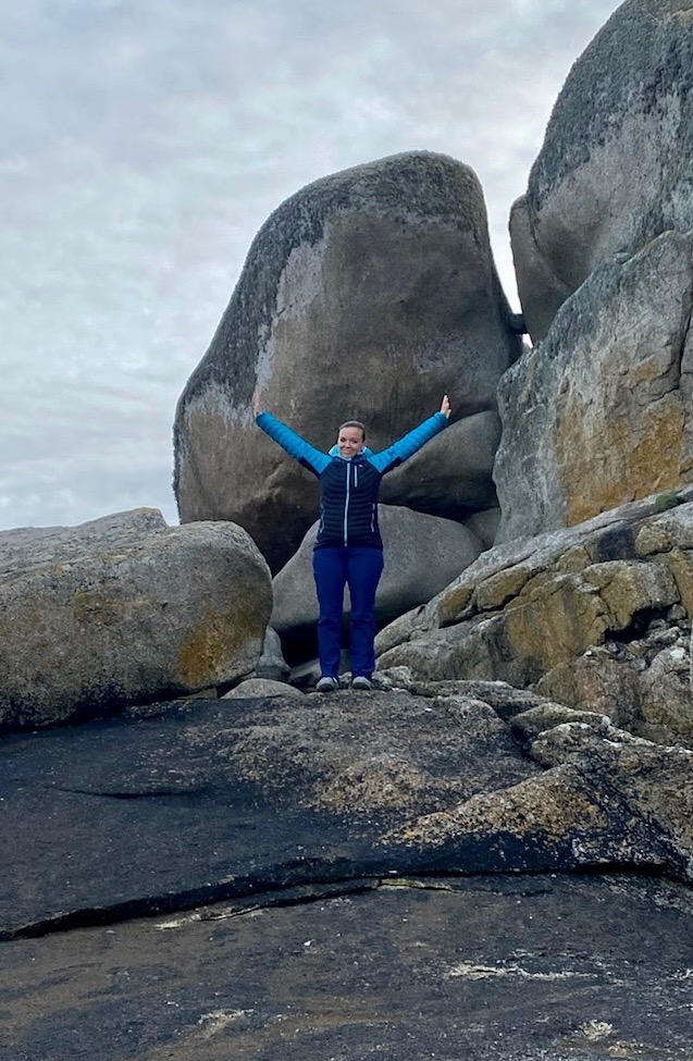 Virginie de la Bretonne, au coeur des rochers de Kerlouan en Bretagne